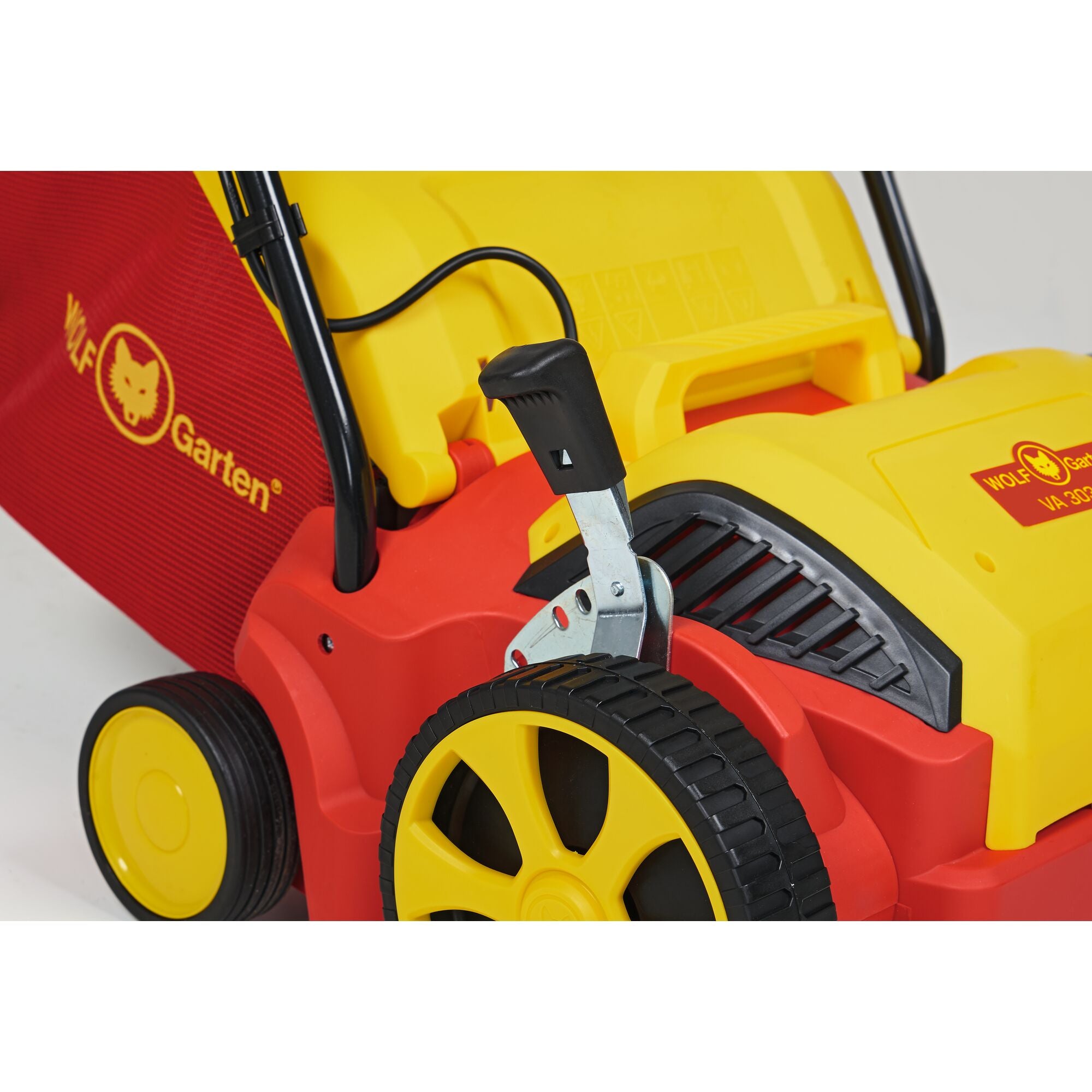 Wolf-Garten Elektro-Vertikutierer Ambition VA 303 E – Perfekte Rasenpflege für gesundes Grün