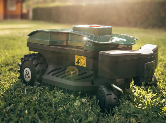 Ambrogio L15 Deluxe bis 600 m² - Steigung: 45% | inkl. 100 Meter Kabel + 100 Nägel