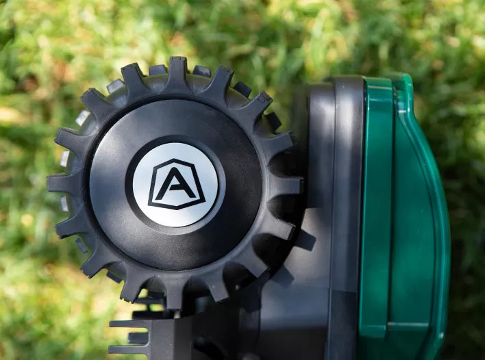 Ambrogio L15 Deluxe bis 600 m² - Steigung: 45% | inkl. 100 Meter Kabel + 100 Nägel