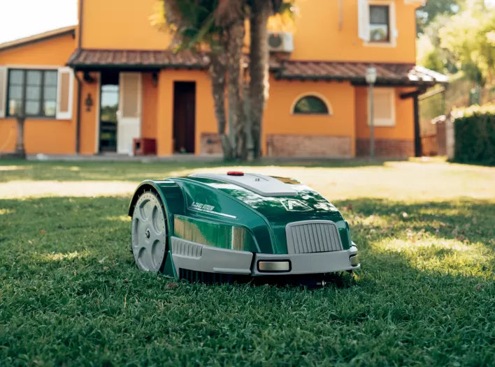 Ambrogio L32 Deluxe bis 800 m² - Steigung: 45% | inkl. 100 Meter Kabel + 100 Nägel