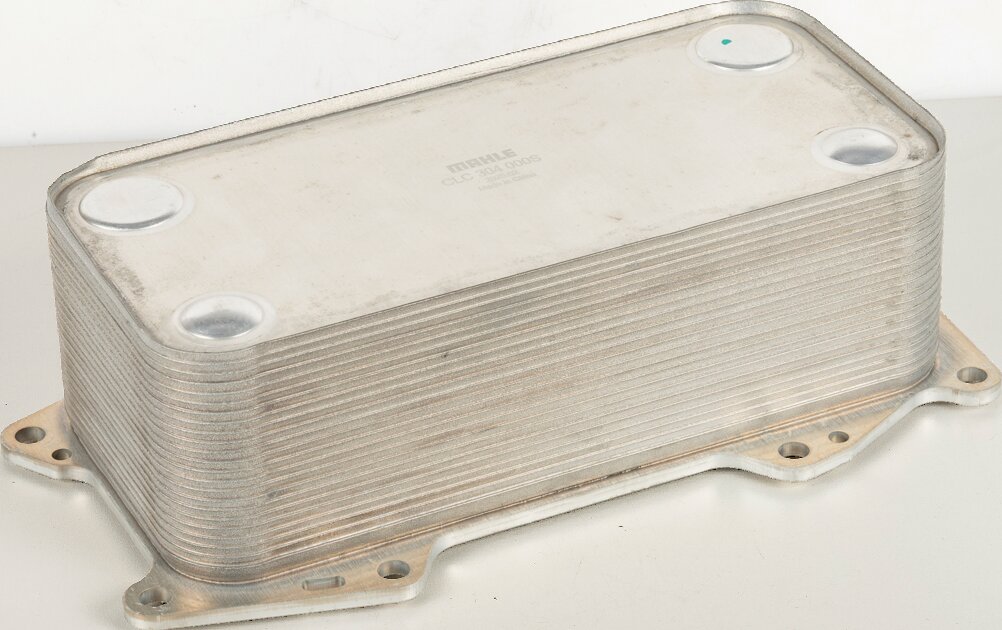 Mahle Ölkühler anstelle von Deutz-Fahr 04900207 Mahle