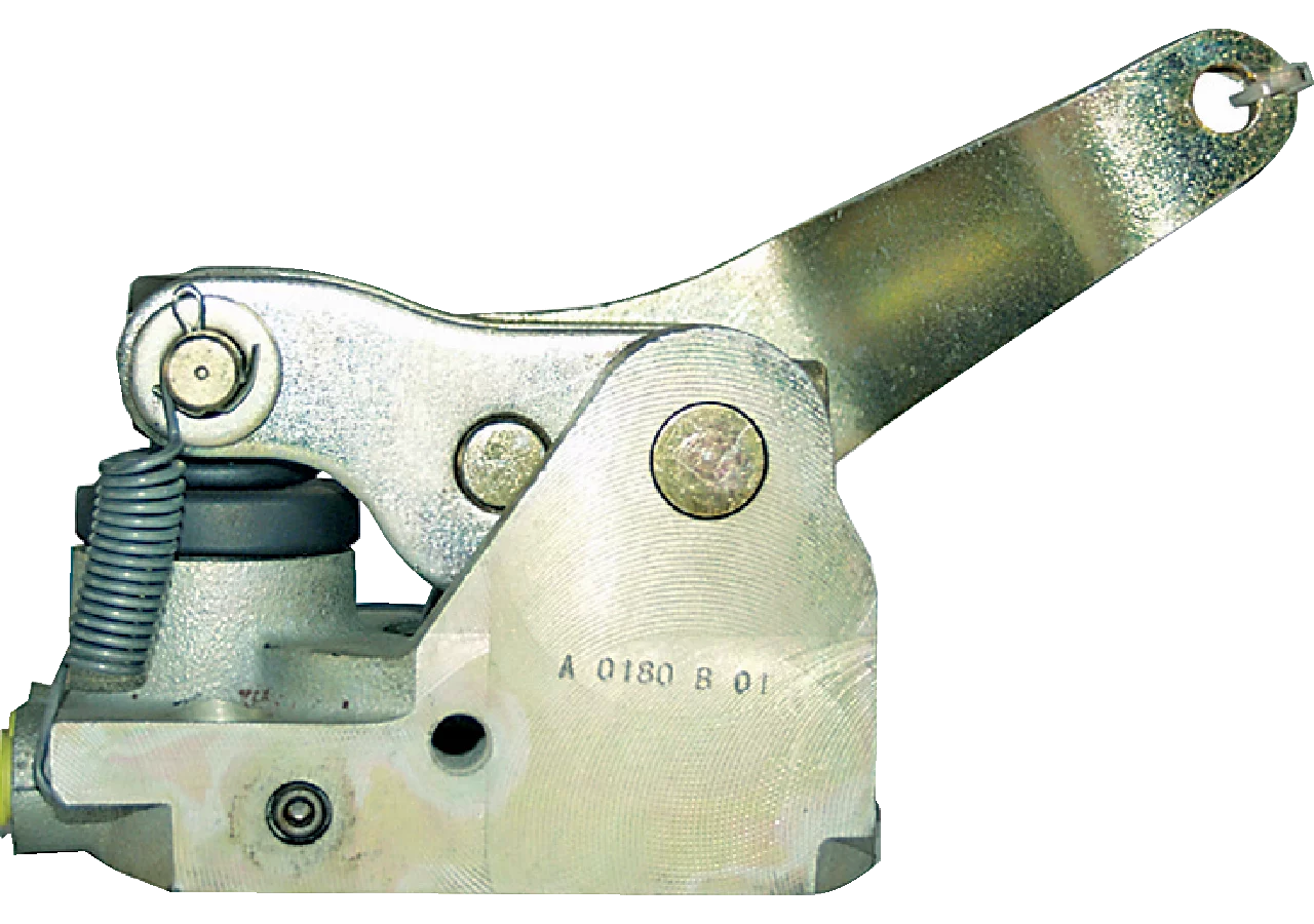 ZF Radbremszylinder links für Sirmac-Bremse, mineralölbeständig, anstelle Steyr 155700340049 ZF