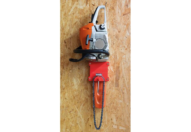 Motorsägenhalter Woodyfix-Multitool 4.0 aus PLA mit Zubehöraufnahme GartenShop24