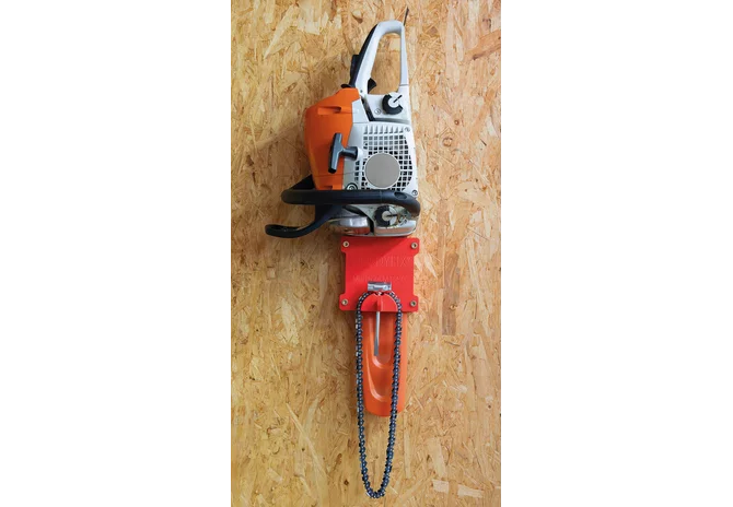 Motorsägenhalter Woodyfix-Multitool 4.0 aus PLA mit Zubehöraufnahme GartenShop24