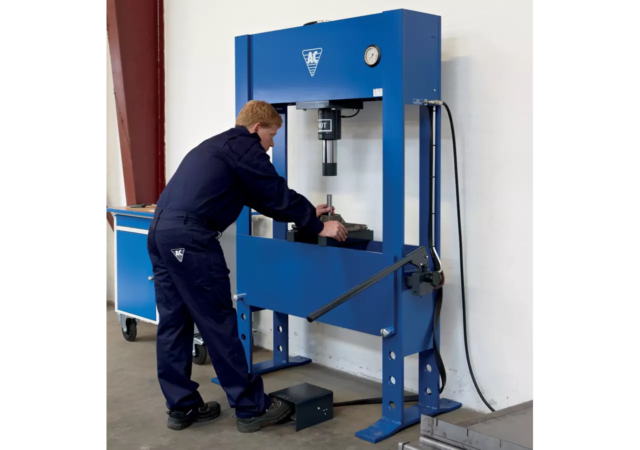 Handhydraulische Presse Type P 60 H, 60 t AC Hydraulic