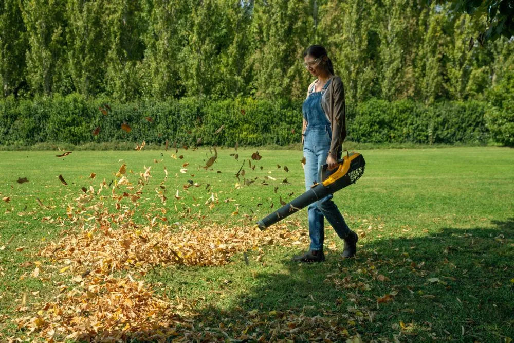 Stiga BL 500e Kit – Leistungsstarker 48 V Akku-Laubbläser inkl. Akku & Ladegerät